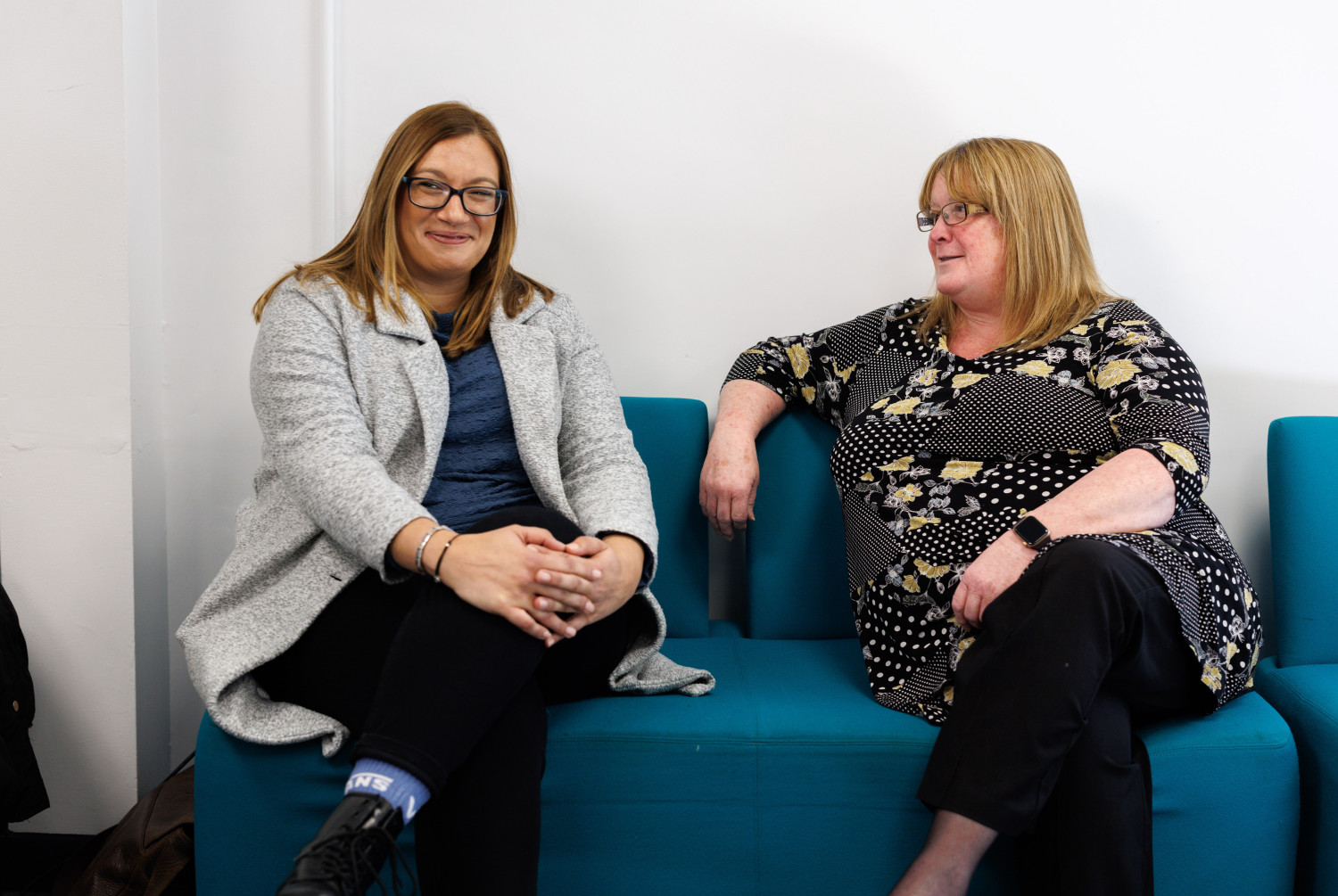 Dominique a Sefydlydd Gwasanaethau Cymdeithasol